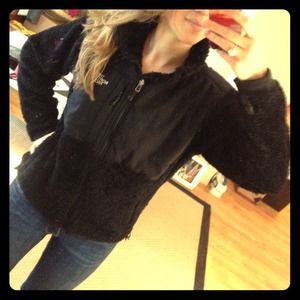 Black North Face summit series fuzzy fleece jacket
