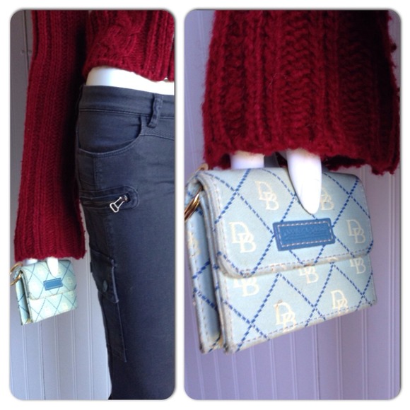 DOONEY & BOURKE COIN AND CREDIT CARD WALLET