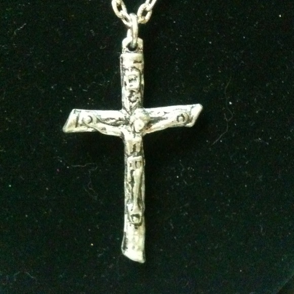 Silver necklace with crucifix
