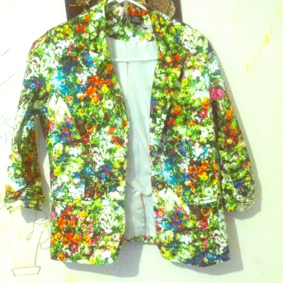 SIZE SMALL: New Directions Floral Blazer