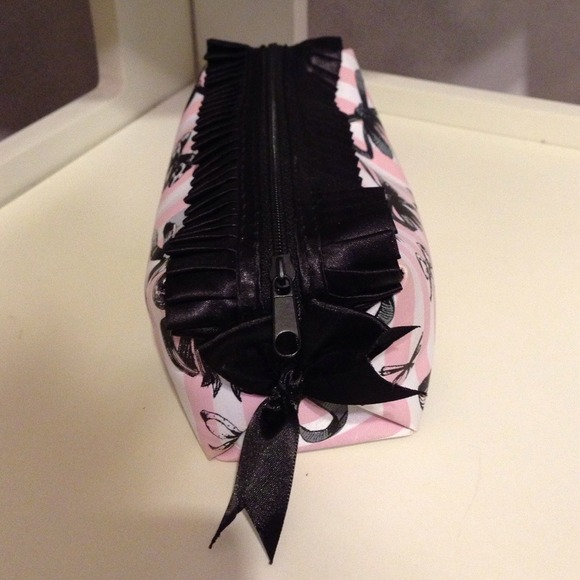 💔SOLD💔Pleats & Bows  Case - Picture 2 of 4