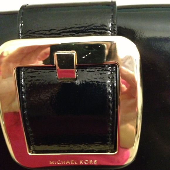 ⚡️Sale⚡️Michael Kors Patent Leather Clutch - Picture 2 of 4