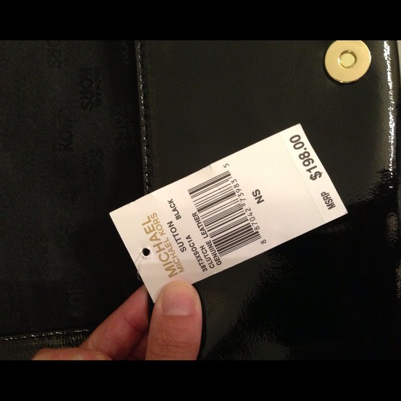 ⚡️Sale⚡️Michael Kors Patent Leather Clutch - Picture 4 of 4