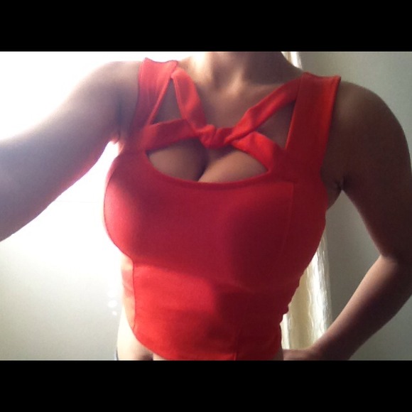 Orange crop top 🔴(SALE)🔴