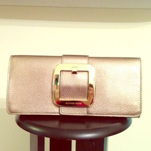 🎉🎉 Host Pick 🎉🎉 Michael Kors Leather Clutch