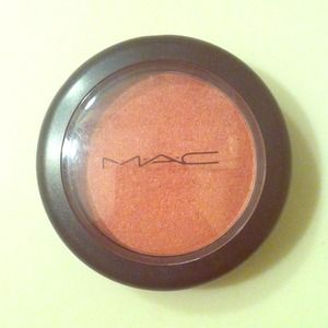 MAC "Peachtwist" Sheertone Shimmer Blush