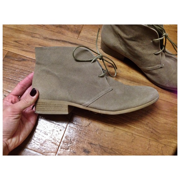 ANKLE BOOTIES!