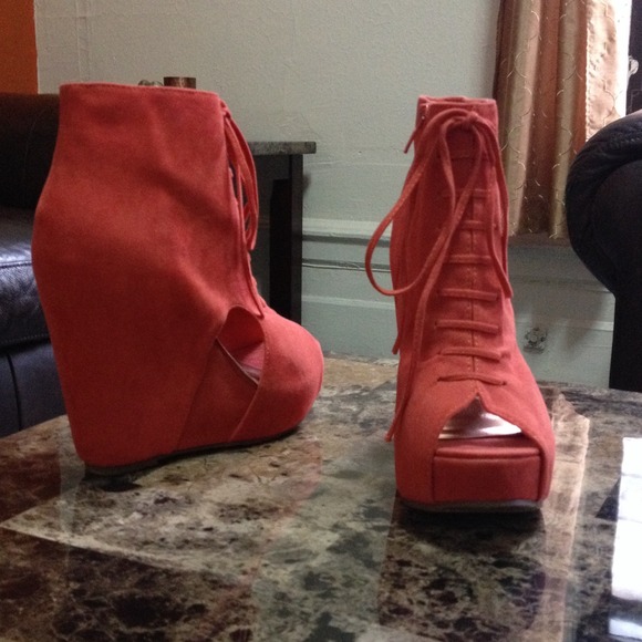 Orange open-cut wedge
