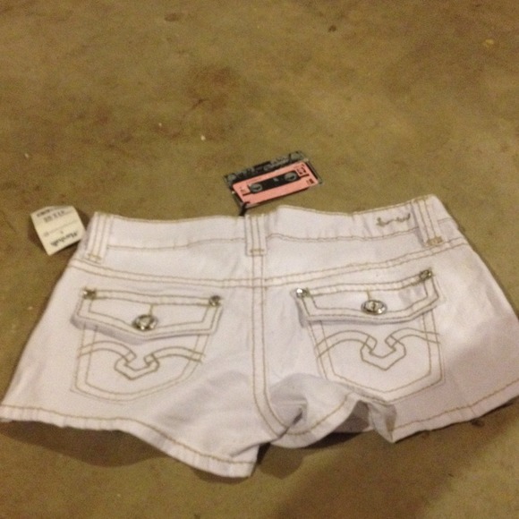 White cut off shorts - Picture 2 of 2