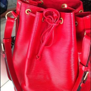 Extra pics for LV Noe Red