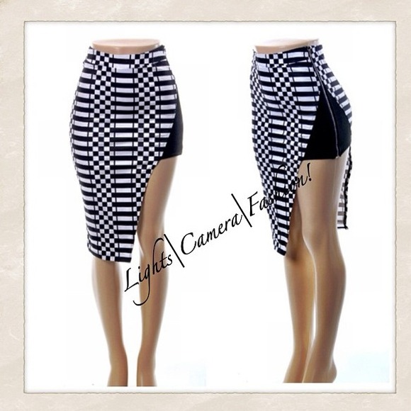 Dresses & Skirts - 🎉Host pick🎉🎉Gorgeous black&white skirt!