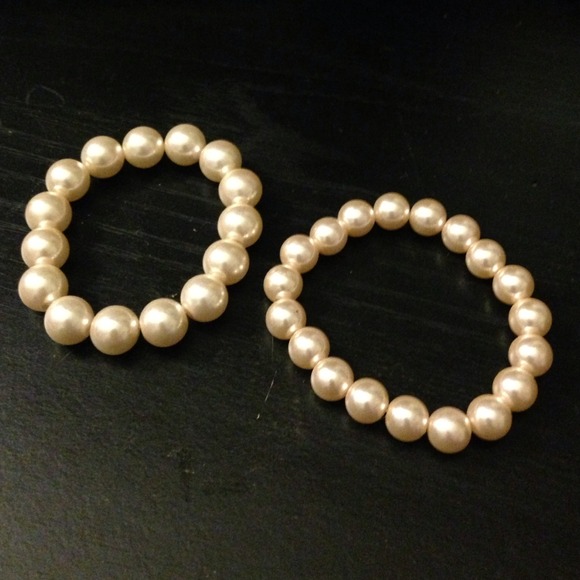 Pearl bracelets !!!