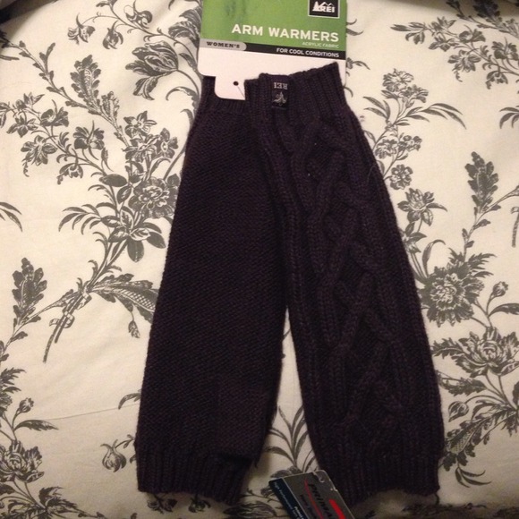 REI purple arm warmers