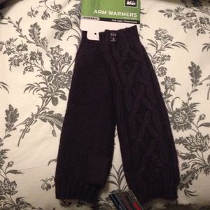 REI purple arm warmers