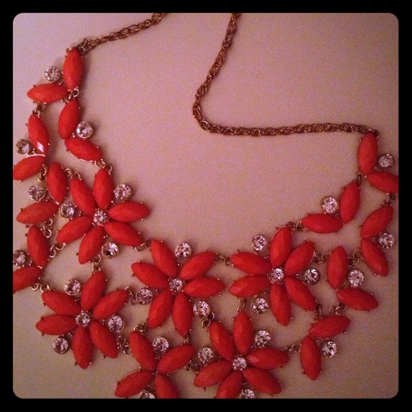 Jewelry - 🎉🎉HOST PICK 5/10🎉🎉 Orange statement necklace!!