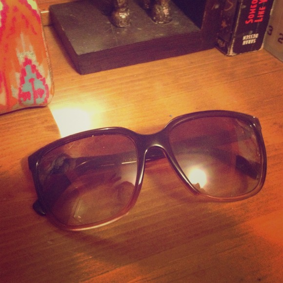 Brown to pink, ombré, shades.