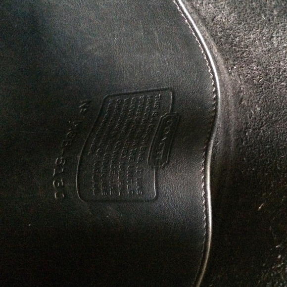 X SOLD X Authentic black Coach messenger bag - Picture 2 of 4