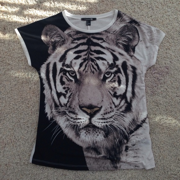 Short sleeve tiger shirt