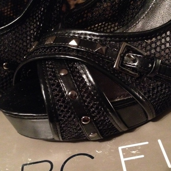 New Mesh Studded Marc Fisher Slingback Pumps - Picture 3 of 3