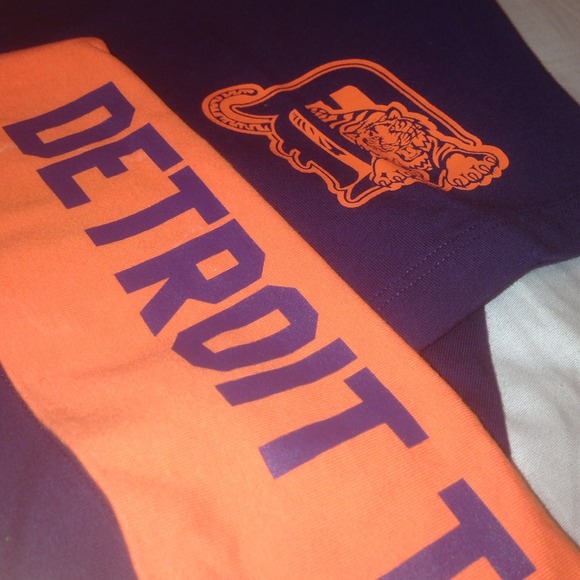 Victoria's Secret Pants - 💋⚾️NWOT PINK Detroit Tigers Cropped Yoga Pants