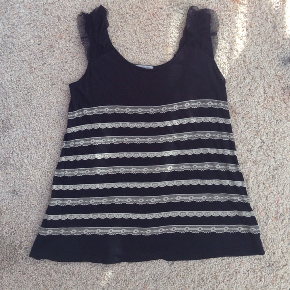 Sleeveless lace stripes