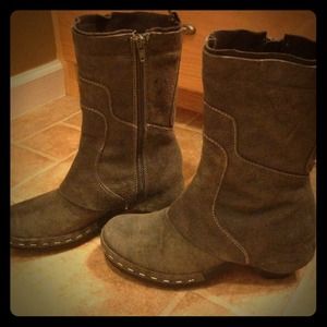 ⚡️reserved⚡️Bundled 2 pair of boots and 2 shoes