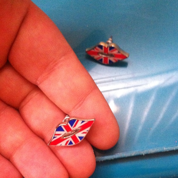Britain Flag Lip Ear Rings - Picture 2 of 3