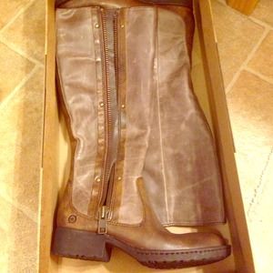 Born boots brand new never worn.
