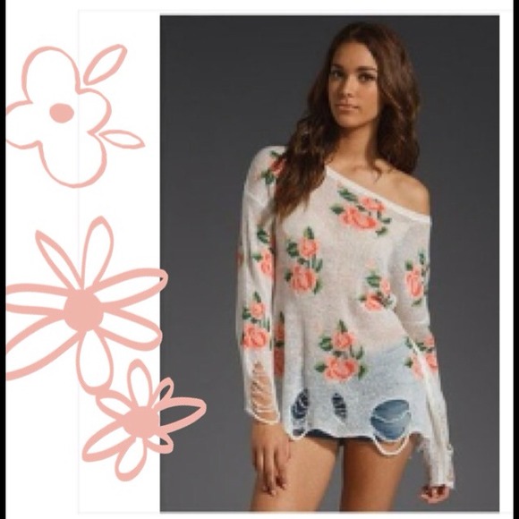 Tops - New distressed floral print sparkle knit top.