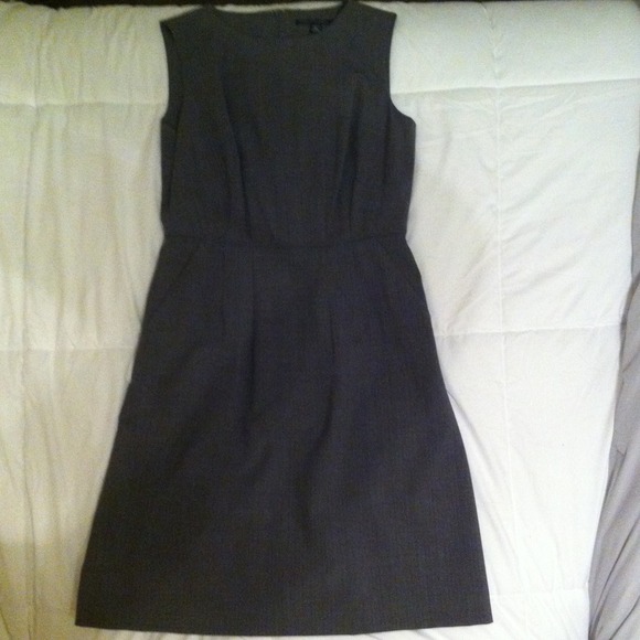 Sleeveless grey dress