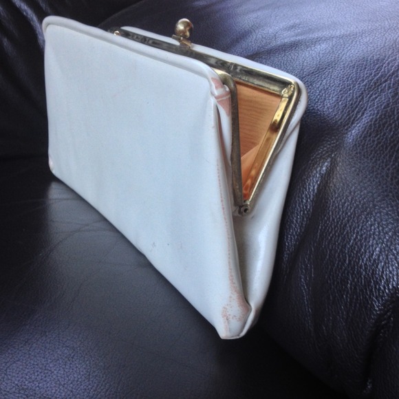 ⚠️LAST CHANCE! Vintage White Clutch/ Handbag - Picture 2 of 4