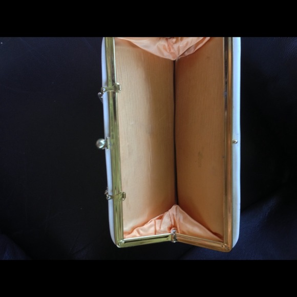 ⚠️LAST CHANCE! Vintage White Clutch/ Handbag - Picture 4 of 4