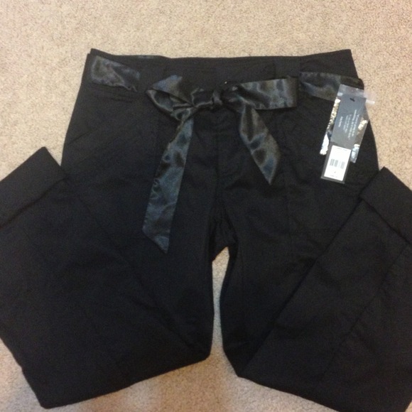 Daisy Fuentes crop pants NWT