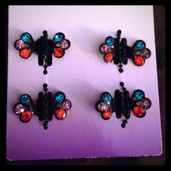NWT Four small clips for hair