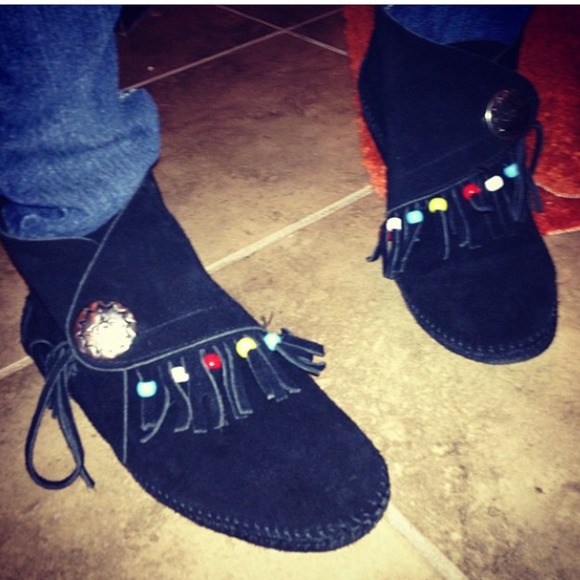 Minnetonka Black Moccasins/Ankle Boots