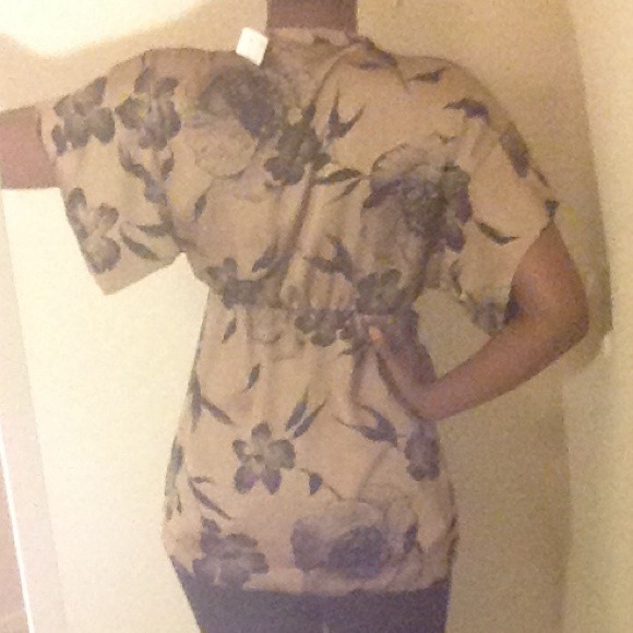 New never worn copper & black floral print kimono. - Picture 2 of 2