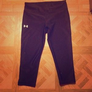 Black under armour compression capris