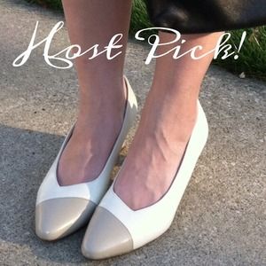 DONATED. Two Toned Vintage Pumps