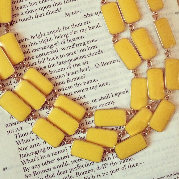 Jewelry - Yellow Three Strand Necklace