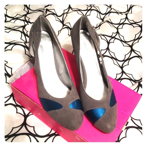 Grey & Turquoise Pumps