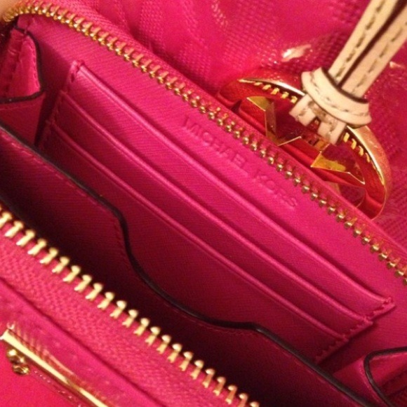 ββSOLDββAuthentic Michael Kors Tote & wallet - Picture 3 of 4