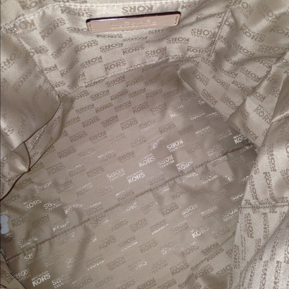 ββSOLDββAuthentic Michael Kors Tote & wallet - Picture 2 of 4