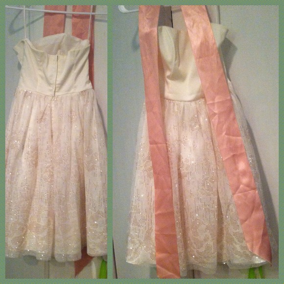 Beautiful strapless sparkly dress - Picture 2 of 2