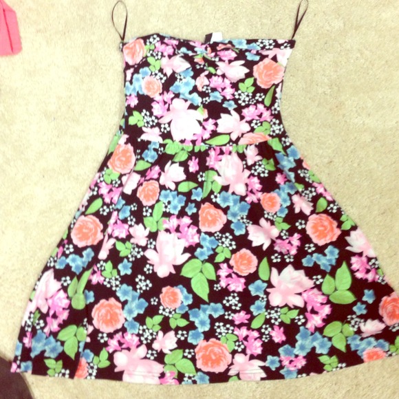 Super cute floral H&M dress!