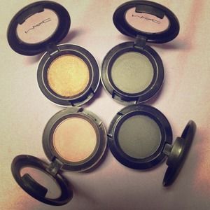 ❌❌❌❌❌❌SOLD❌❌❌❌❌M.A.C makeup 5 eye shadows