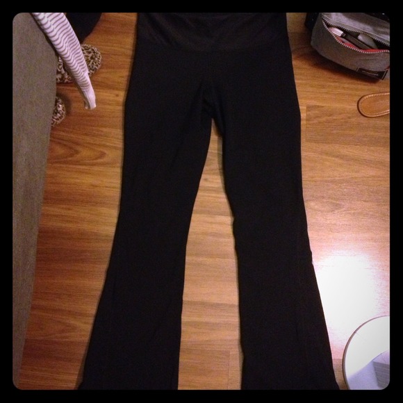 🚫SOLD🚫Lululemon black yoga pant groove astro 6