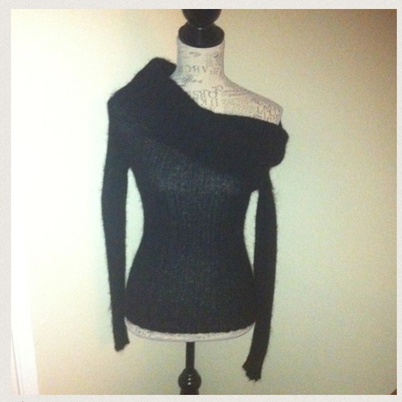 ✋@jval123456 vs sweater