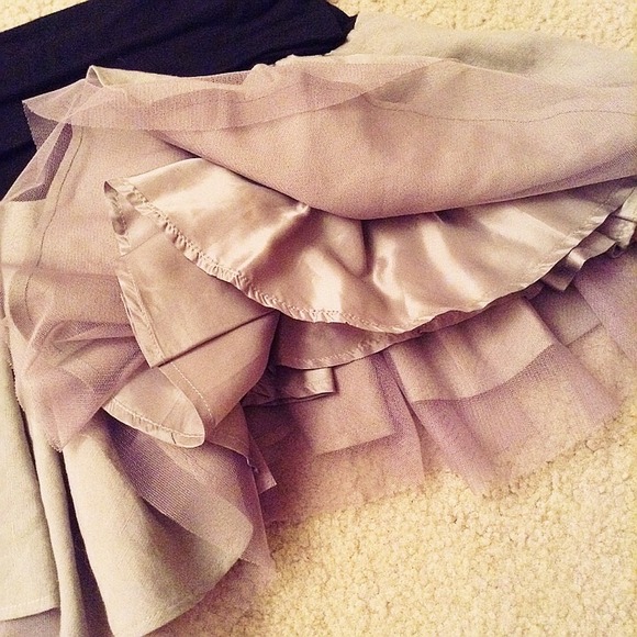 Adorable Skirt. Fits Most Sizes - Picture 2 of 3