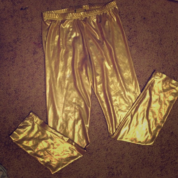 Shiny gold leggings