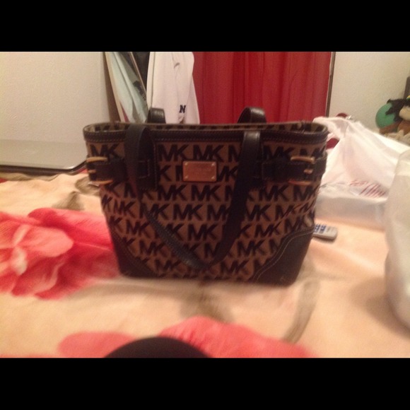 Michael kors bag authentic!! Make an offer